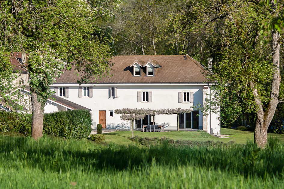 corps de ferme rénové à divonne-les-bains