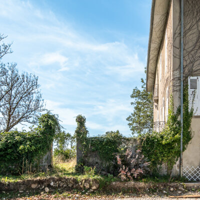 Renovation projects & Plots of land
