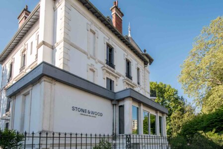 Agence immobilière Stone & Wood dans maison de maître à Annecy