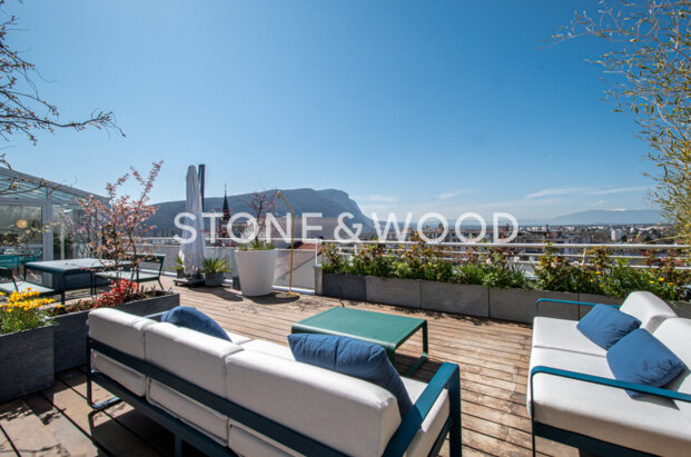 Top-floor apartment with large terrace
