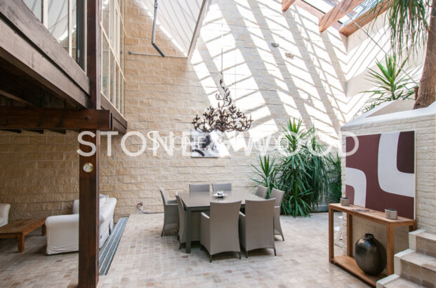 Ferme atypique avec de beaux volumes