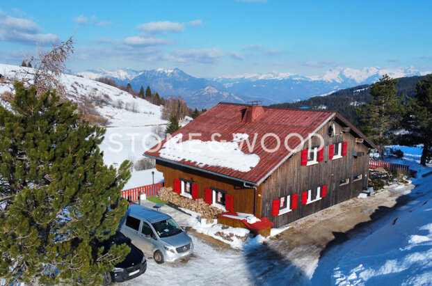 Chalet in a preserved setting with mountain views 1 hour from Geneva