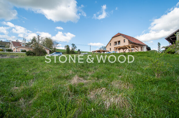 Terrain constructible avec belle vue sur les montagnes