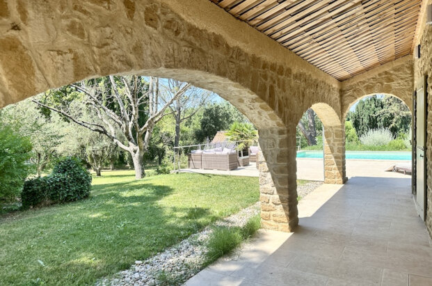 Exceptional property with swimming pool in the heart of a wooded park of 6000 sqm