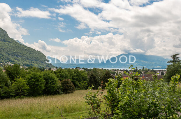 3-bedroom flat with lake and mountain views