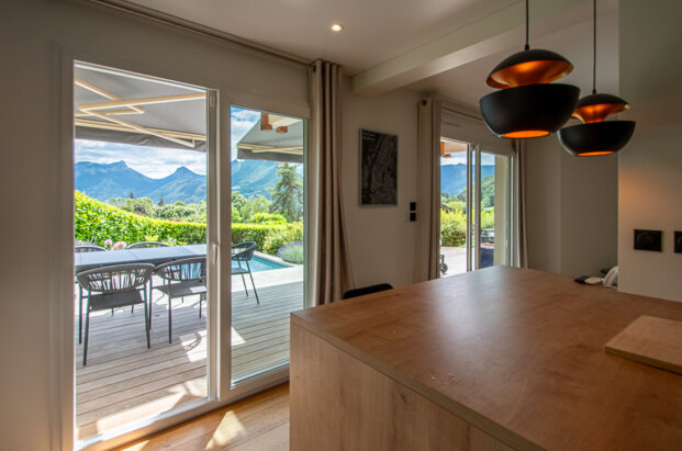 Villa with view of Lake Annecy and the mountains