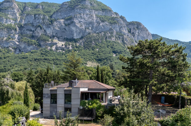 Modern property with views of Geneva