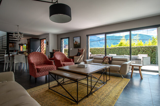 Contemporary property with lake view in Sevrier