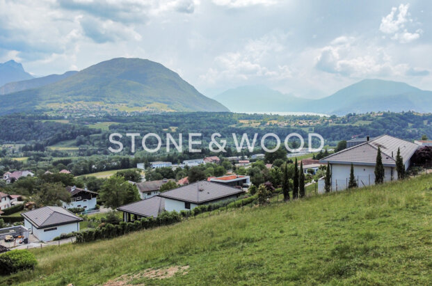 Building plot with panoramic lake views