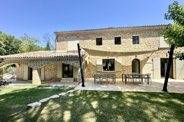 Exceptional property with swimming pool in the heart of a wooded park of 6000 sqm