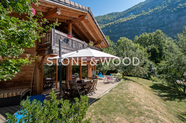 Magnificent chalet in a preserved setting 10 minutes from Annecy