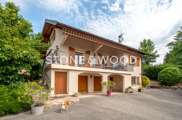 Pretty family home in a calm setting