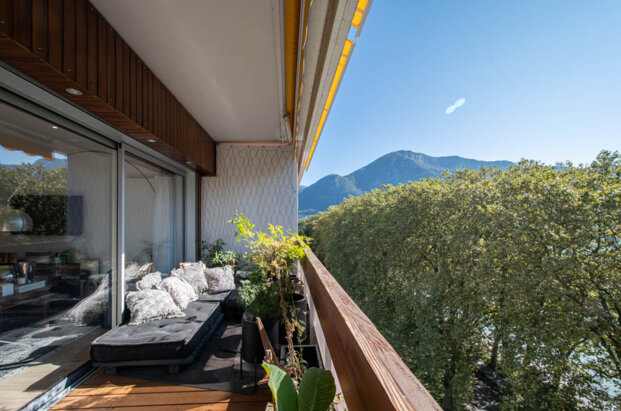 Flat with balcony facing Lake Annecy