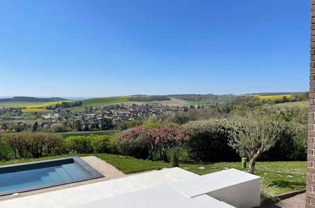 Architect-designed villa in absolute calm