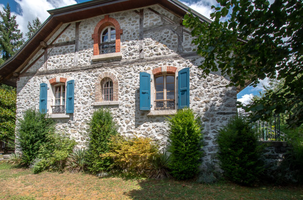 Charming 19th century farmhouse