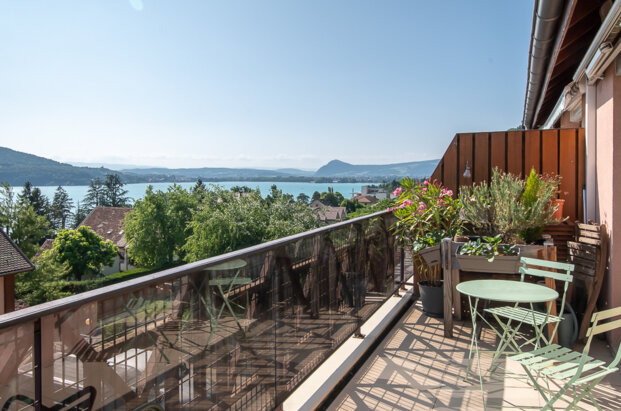 Appartement au dernier étage avec vue lac panoramique