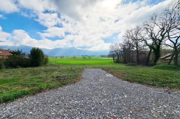 Terrain constructible dans un écrin de verdure aux portes de Genève