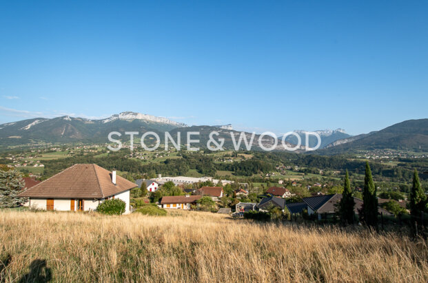 Building plot with panoramic lake views