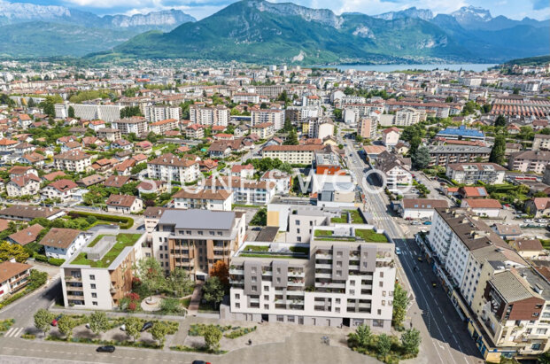 Appartement 5 pièces en dernier étage à Annecy