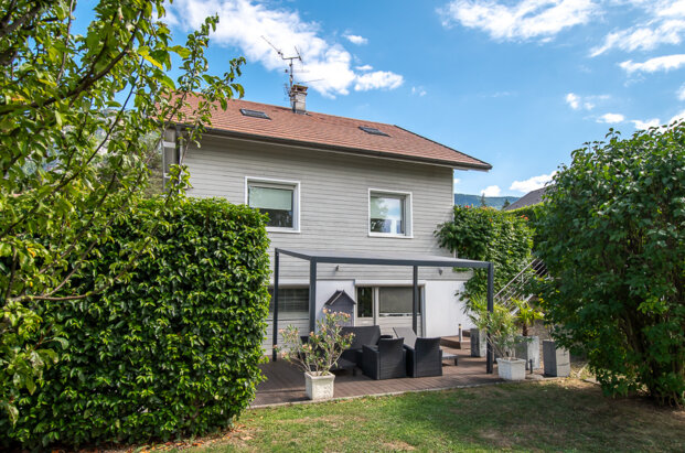 Charming villa with unobstructed view of Geneva