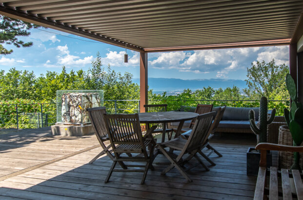 Modern property with views of Geneva