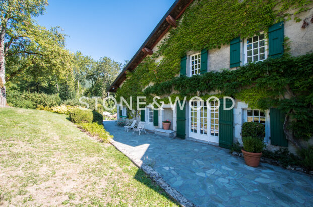 Ferme de caractère dans un sublime parc arboré