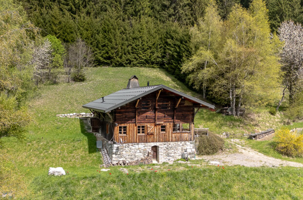 Renovated alpine farm in an exceptional setting