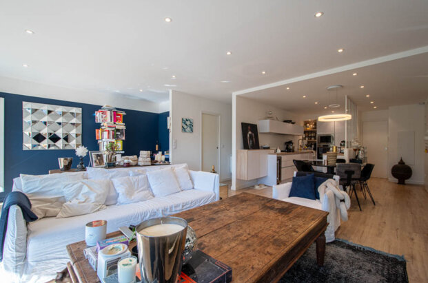 Flat with balcony facing Lake Annecy