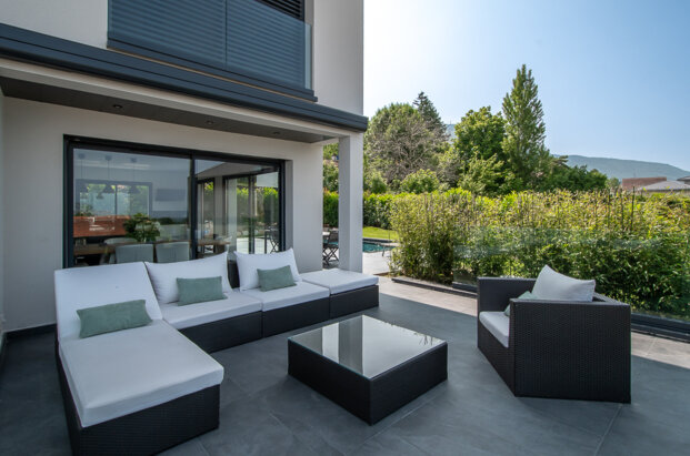 Beautiful architect-designed villa near Geneva