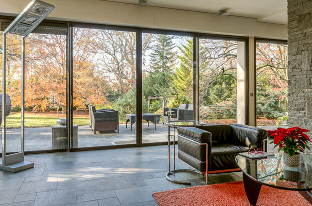 Propriété Bauhaus avec parc arboré aux portes de Genève