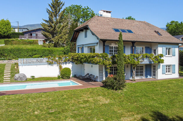 Magnificent charming property with wooded garden