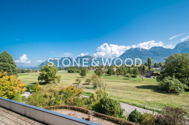 Ensemble immobilier vue lac et montagnes