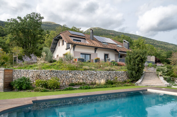 Maison d'architecte avec vue sur les Alpes