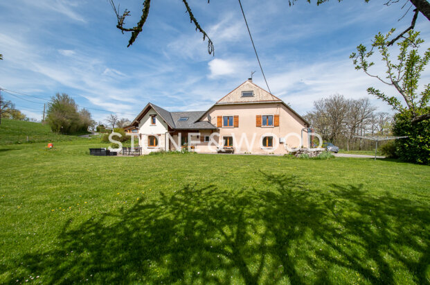 Charmant corps de ferme rénové dans cadre champêtre