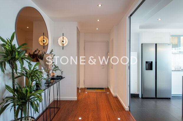 Top-floor apartment with large terrace