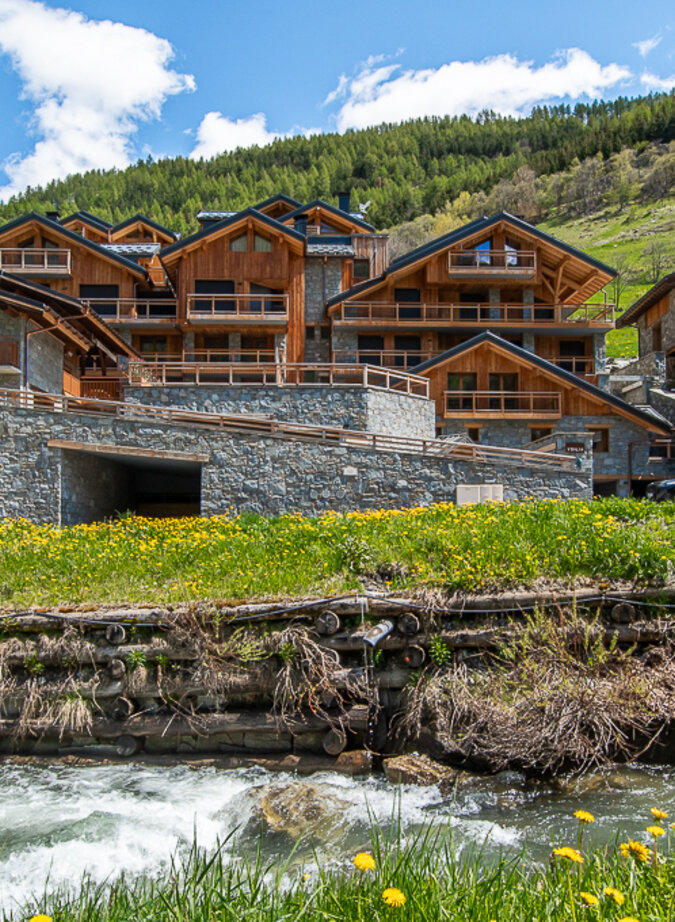 Magnifique appartement avec grande terrasse et vue montagnes
