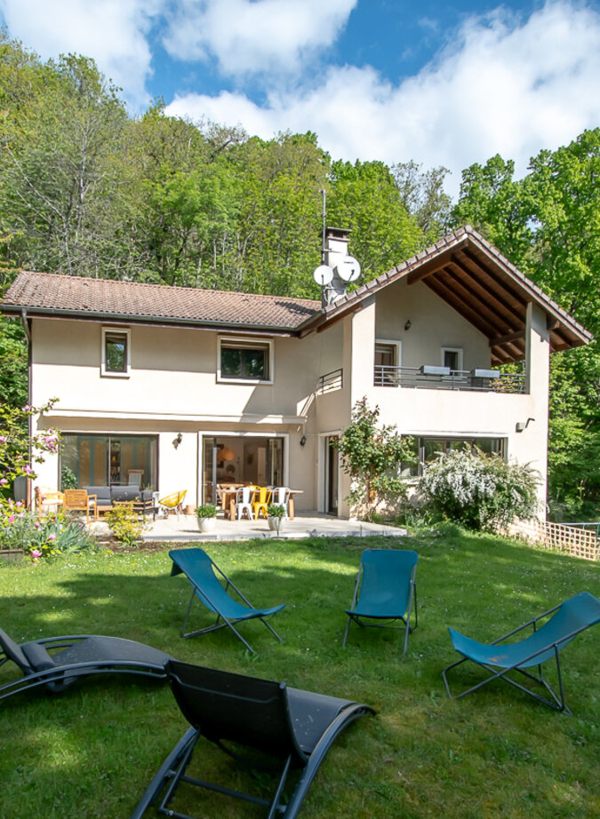 Beautiful family home surrounded by nature in Divonne-les-Bains