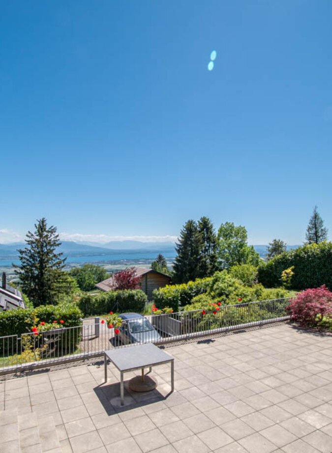 Architect-designed villa with breathtaking views of Lake Geneva