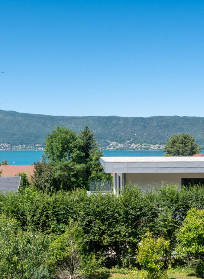 Charming 1940s house with lake and mountain views