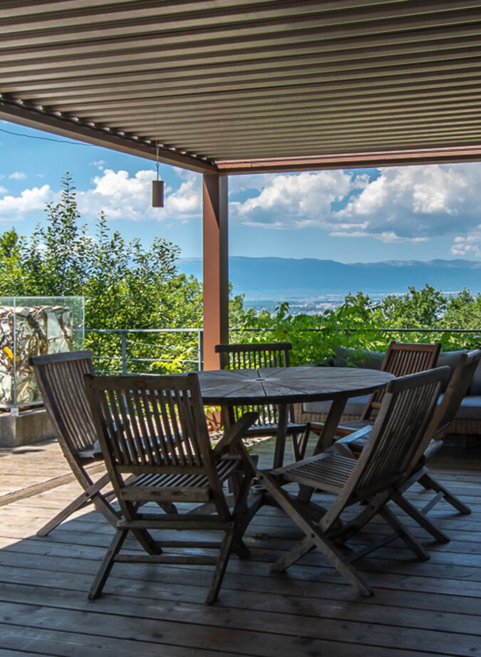 Modern property with views of Geneva