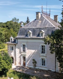 19th-century manor house on the banks of the Rhône