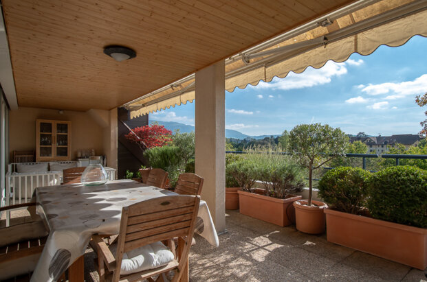 Top-floor 5-beds flat with terrace in Saint Julien-en-Genevois